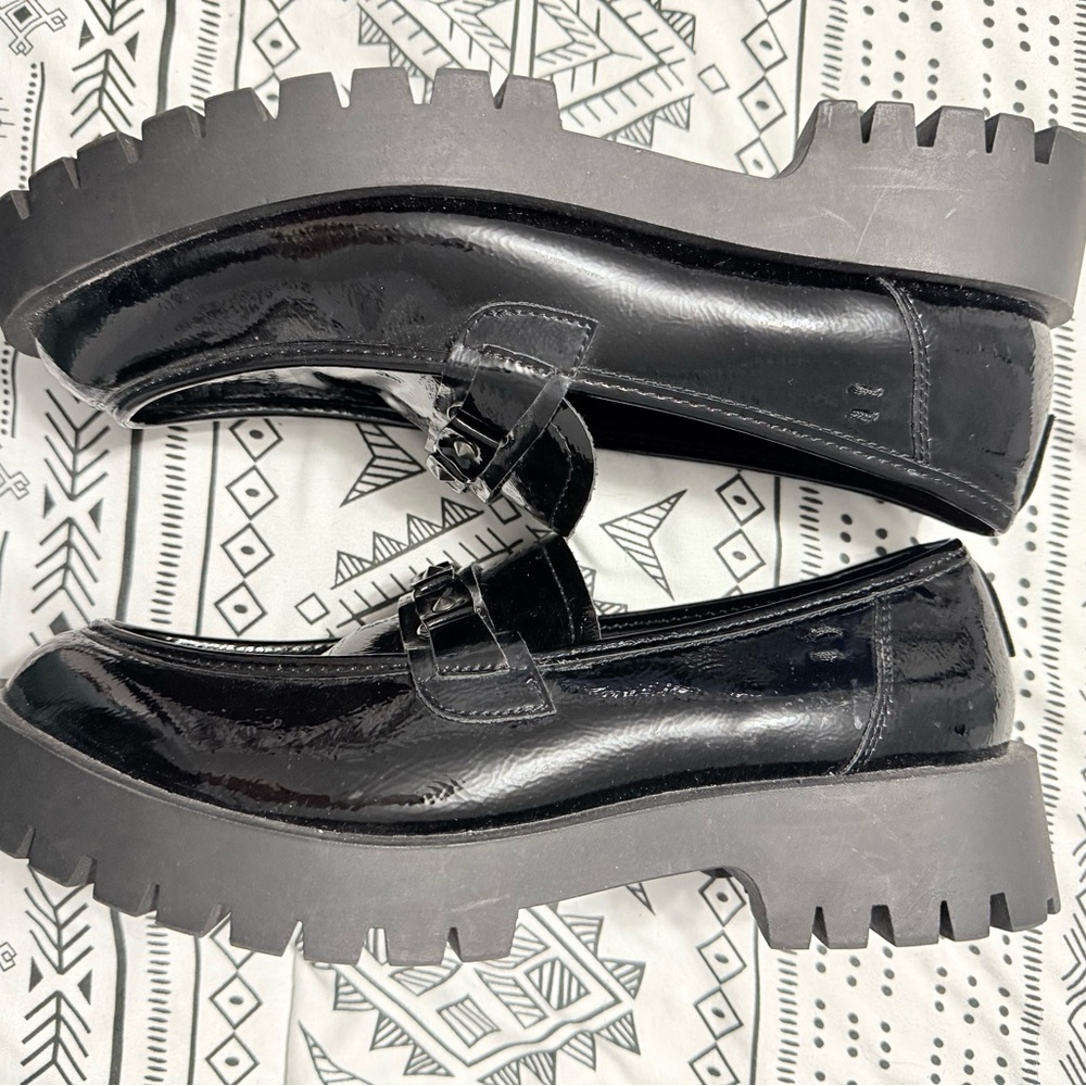 Isomei size Black women’s size 12 -patten  leather,